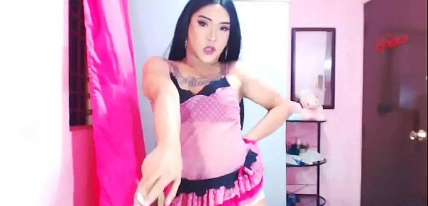  Shemale changing lingerie on webcam